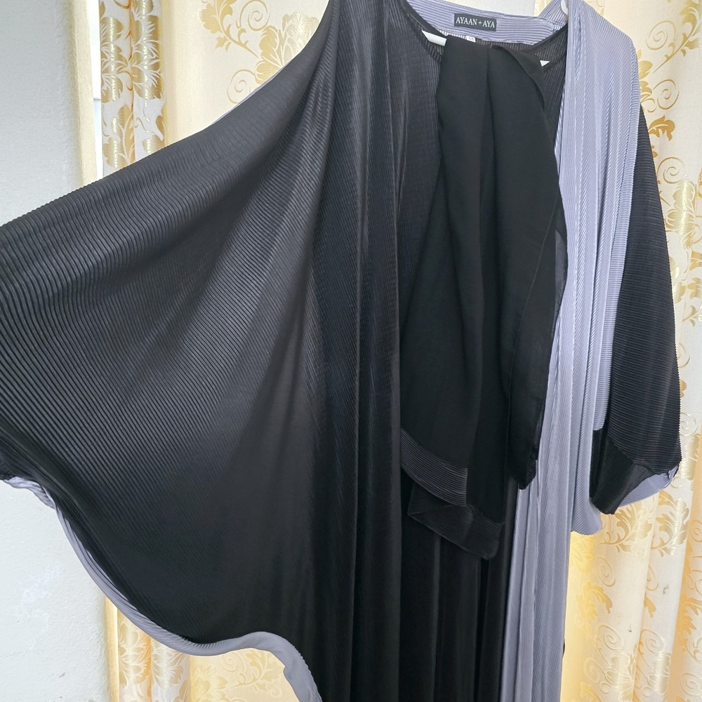 Ayaan + Aya Plisse Kaftan Abaya in “Classic Twist“ Black & Gray Hijab Niqab 56"